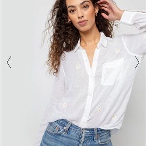 Rails- white embroidered daisy shirt. A